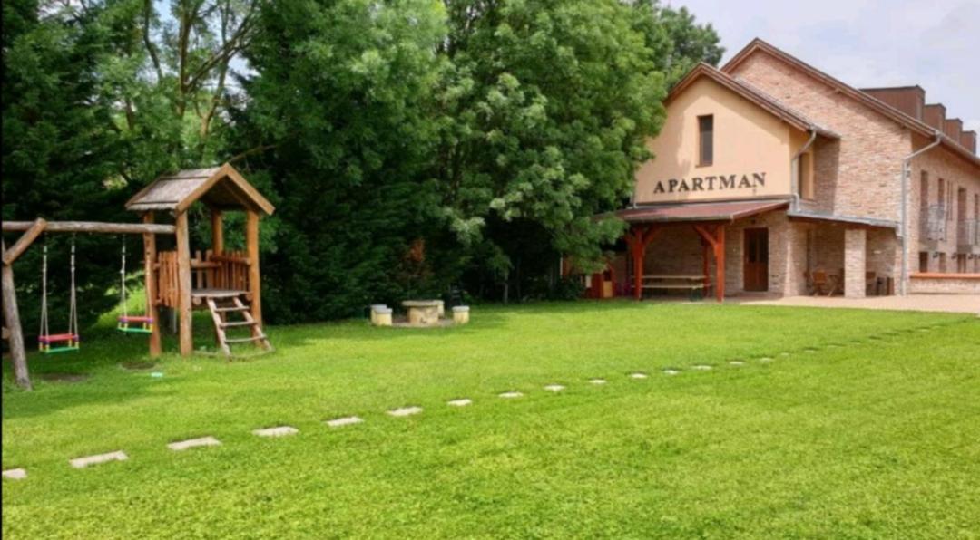 Niki Apartman Gyula Exterior foto