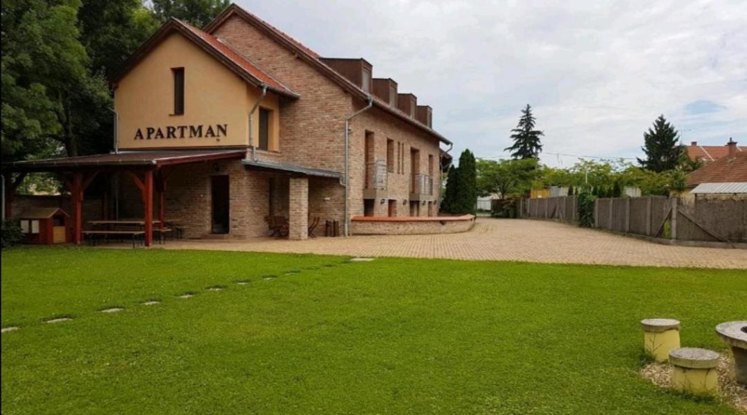 Niki Apartman Gyula Exterior foto